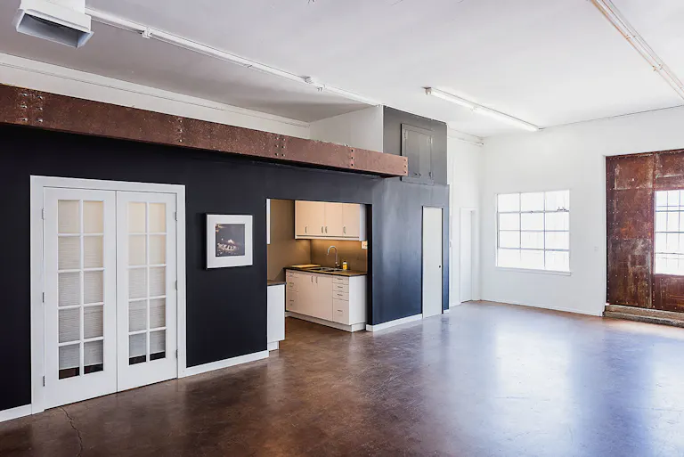 Pop-Up Retail / Art Gallery in Burbank - Image 4