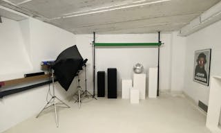 Galerie and photographic studio paris 9th. - Image 1