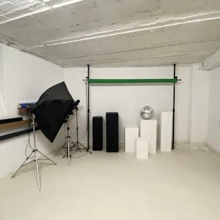 Gallery and photographic studio paris 9th. - Image 1