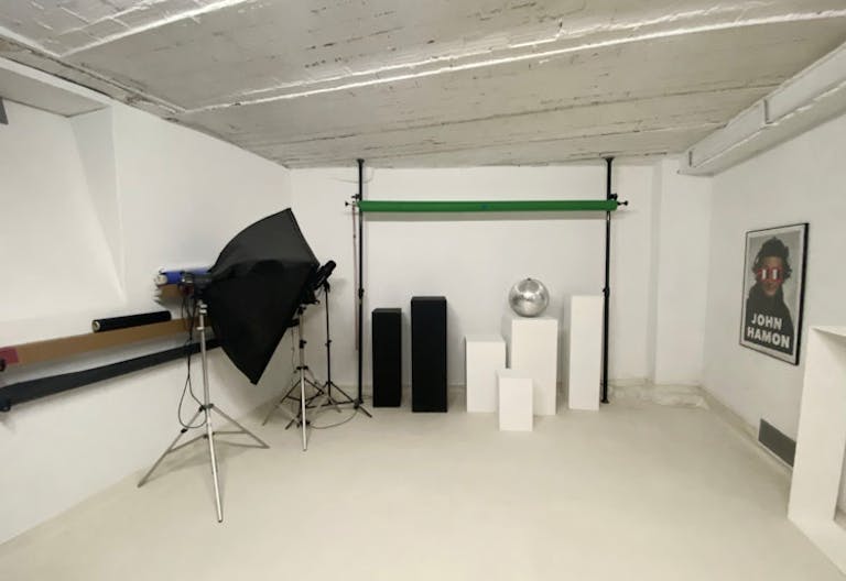 Gallery and photographic studio paris 9th. - Image 1