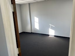 Brand new renovated medical or commercial office for rent - Image 6