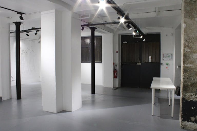 Rue Neuve Popincourt Showroom - Image 2