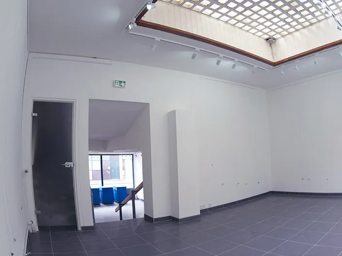 Cosy Art Gallery in Le Havre - Image 3