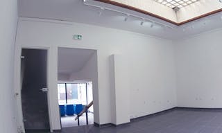 Cosy Art Gallery in Le Havre - Image 3