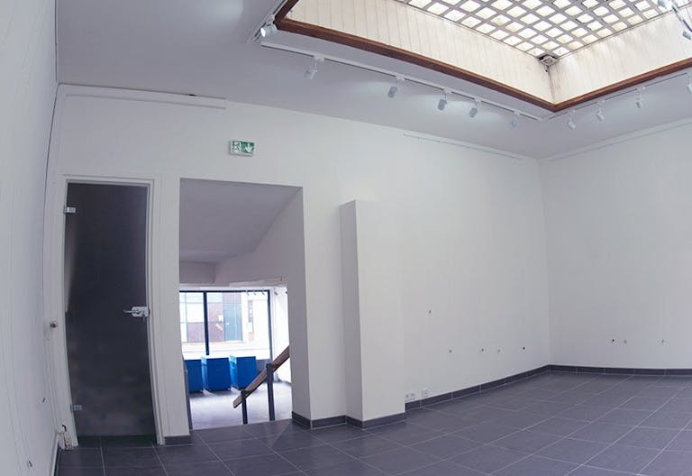 Cosy Art Gallery in Le Havre - Image 3