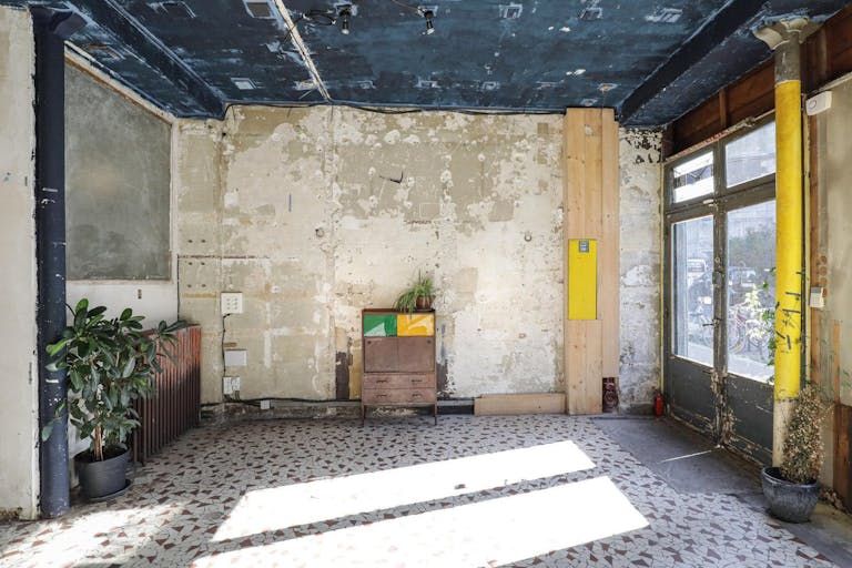 Superbe boutique devanture d'�poque, murs bruts - Image 4