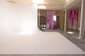 Un studio/showroom authentique et rare   - Image 1