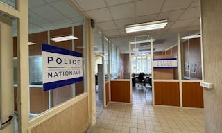 D�cor/Lieu de tournage: Commissariat - Image 1