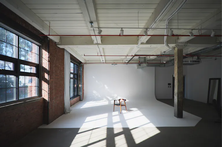 Spacious & Bright Daylight Studio in Greenpoint Luxury building - Image 4