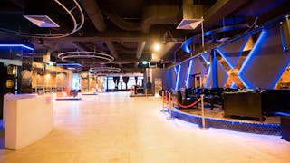 Central Venue with a Berliner Skyline View - Image 12