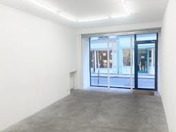 Charming Gallery in Le Marais - Image 2