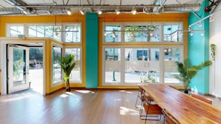 Sunlit space for pop-ups and meetings - Image 4