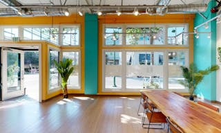 Sunlit space for pop-ups and meetings - Image 4