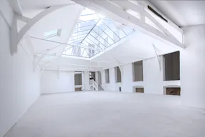 Une galérie idéale pour showroom / Fitting / Pop Up store / Galerie d'Art et défilé  - Image 2