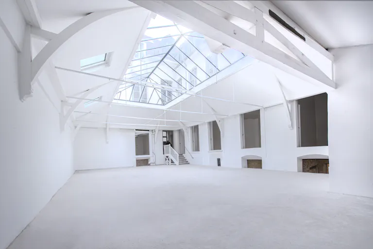 Une galérie idéale pour showroom / Fitting / Pop Up store / Galerie d'Art et défilé  - Image 2