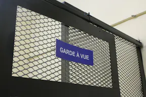 Décor/Lieu de tournage: Commissariat - Image 3