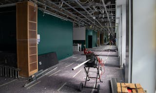 Elegant Retail Space at Historic Hotel Bristol - Image 7