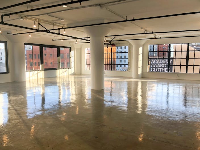 Bright studio in DTLA - Image 4