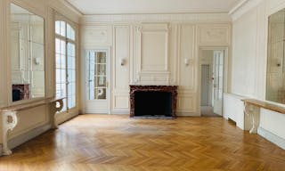 Superb Mansion in 16th arrondissement - Image 1