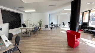 Galerie / Espace bureau / reception / co-working/ tout confort / village en bord de mer / 10 minutes Cannes - Image 4