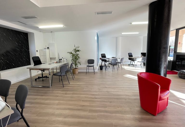 Galerie / Espace bureau / reception / co-working/ tout confort / village en bord de mer / 10 minutes Cannes - Image 4
