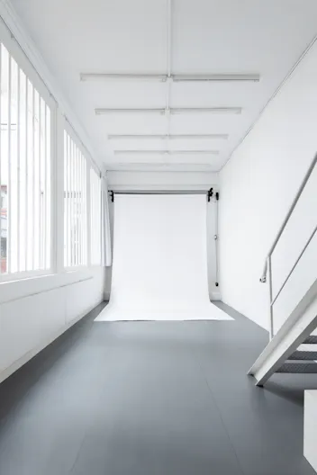 DAYLIGHT STUDIO IN CENTRAL PARIS - Image 2