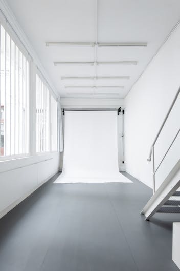 DAYLIGHT STUDIO IN CENTRAL PARIS - Image 2