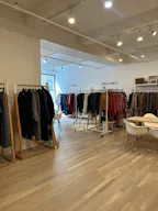 Bright Showroom - Full Rental - Image 0