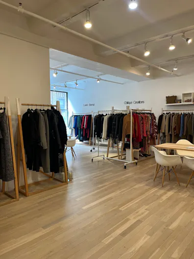 Bright Showroom - Full Rental - Image 0