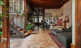 Mediterranean House with Rooftop Patio - Image 10