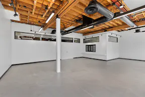 Spacious Storefront Space on Melrose Avenue - Image 3