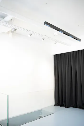 central Marais showroom 50 square meters - Image 4
