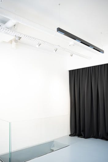 central Marais showroom 50 square meters - Image 4