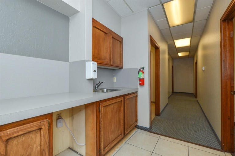 Clean Office Space - Image 1