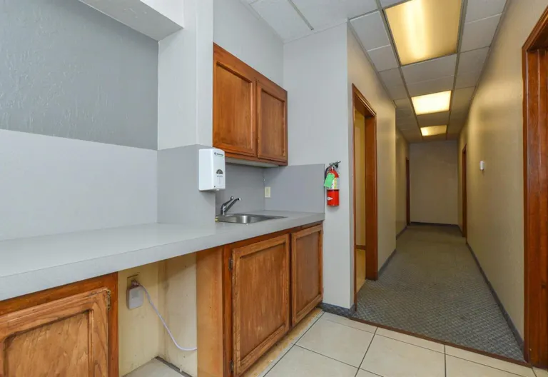 Clean Office Space - Image 1