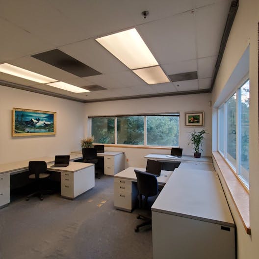 2 story building in grate location, close to downtown Seattle, Magnolia and Ballard center. It has 12 designated parking spaces and garage. Updates available.. - Image 3