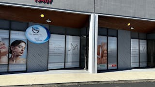 Beautiful SPA with two big rooms and a reception - Image 7