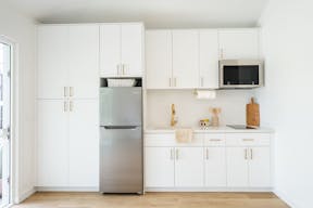 Creative Studio Space with Large Backyard for Photo/Video/Events - Image 8