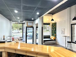 Quaint Meeting Space in Essex County - Image 7