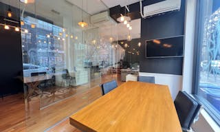 Prime Williamsburg Corner Retail Space | 100 ft Glass Frontage | High Foot Traffic - Image 8