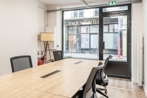 Élégant Showroom Éphémère in Paris - Image 0