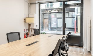 Élégant Showroom Éphémère in Paris - Image 0