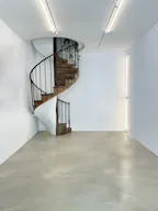 Classic Parisian Art Gallery with Black Storefront 40m2 - Image 3