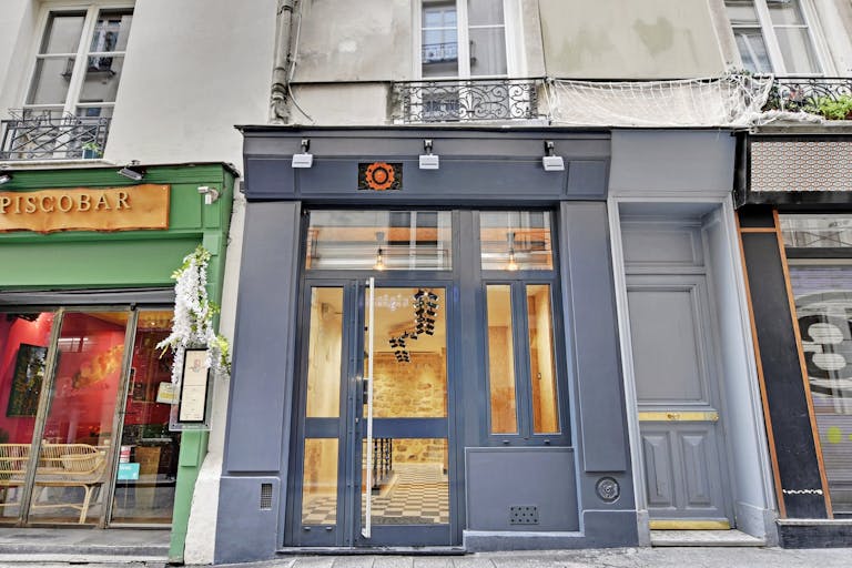 Boutique For Rent Paris Etienne Marcel - Ideal Pop-Up Store / Art Exhibition - Image 2