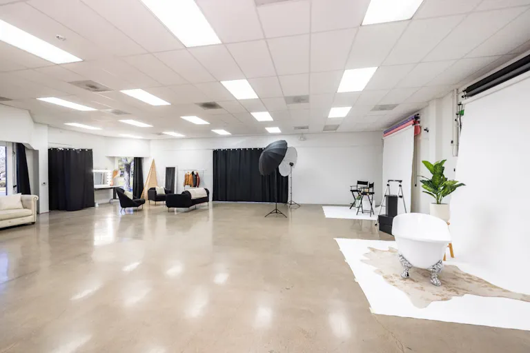 Orange County 1800 sq ft Studio - Image 3