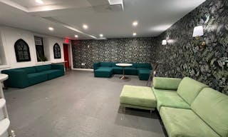 Intimate, Private Luxe Gallery Lounge - Image 3