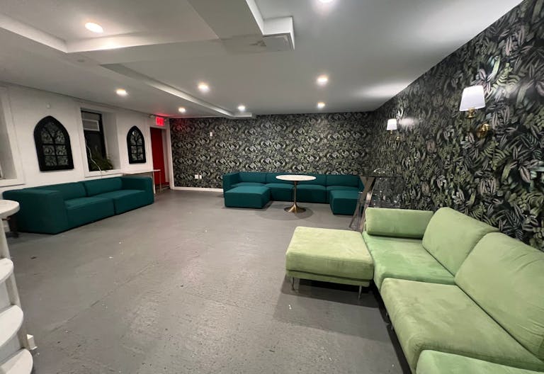 Intimate, Private Luxe Gallery Lounge - Image 3