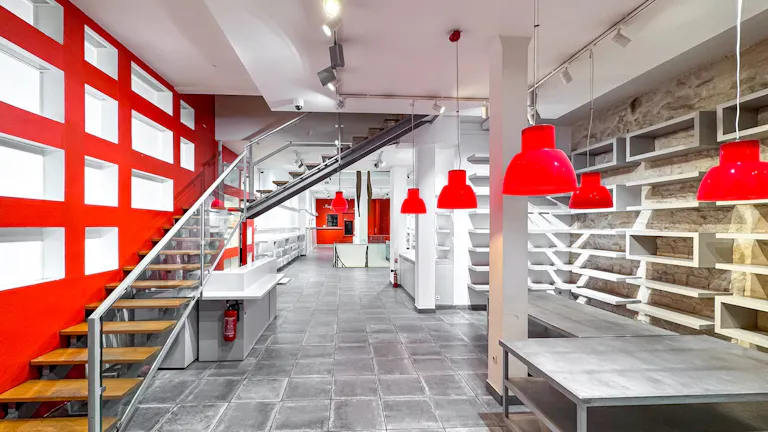 Galerie d'art devant le Centre Georges Pompidou - Image 1