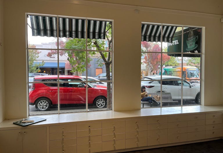 St. Helena Main Street Pop Up location in the heart of the Napa Valley. PRIME LOCATION - Image 3