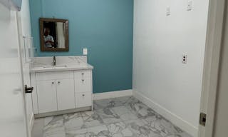 Empty Medical Office Space with Huge and Beautiful Reception Area. - Image 5